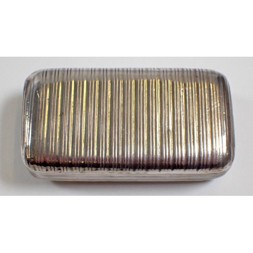 306 - A silver snuff box with ribbed decoration, Birmingham 1811, 6 x 3 x 1.7cm, 37g