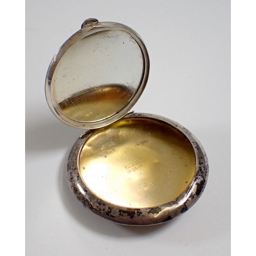 307 - A silver compact with mirror to lid, Birmingham 1916, 5cm