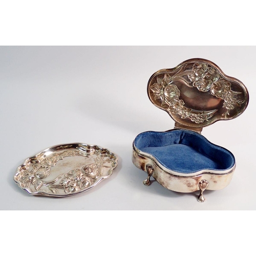 314 - A silver Art Nouveau floral embossed pin dish and trinket box, by Thomas Bishton, Birmingham 1913, t... 