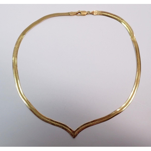 378 - A 9 carat gold flat knitted necklace, 7.5g, 43cm 48cm