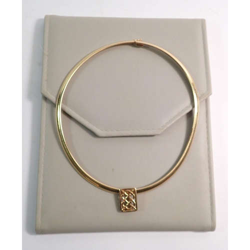 386 - A 14k gold collar necklace suspended pierced pendant in original silk case, 46g 13.5cm