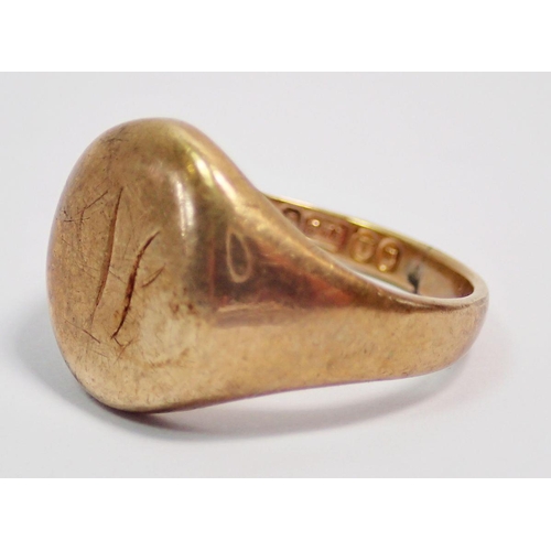 388 - A 9 carat gold signet ring, size O to P, 7.4g