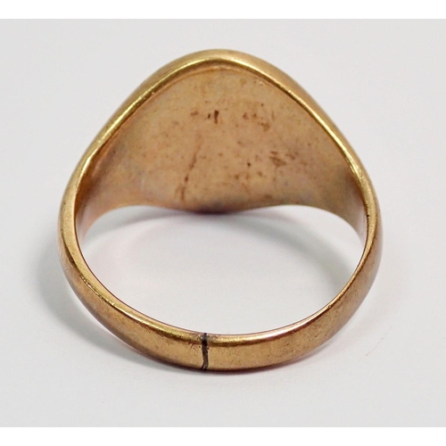 388 - A 9 carat gold signet ring, size O to P, 7.4g