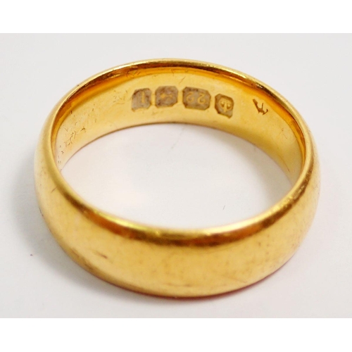 393 - A 22 carat gold wedding band, size I, 7g