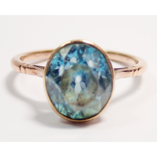 409 - A 9 carat gold ring set oval cut blue topaz, size Q, 2.8g