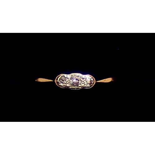 416 - An 18 carat gold three stone illusion set diamond ring, size N, 1.6g