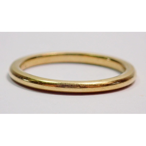 417 - A Tiffany 18k gold wedding ring, size J, 2.2g