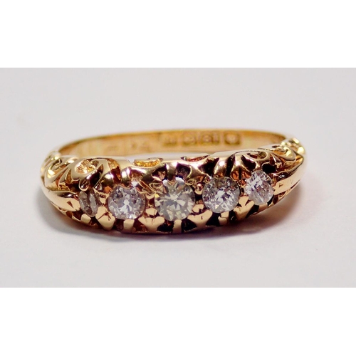 423 - An antique 18 carat gold ring set five graduated diamonds, size J to K, 3.7g