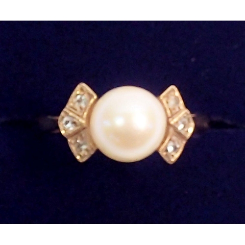 447 - A 9 carat gold ring set pearl flanked by six diamonds, size M, 3g - boxed