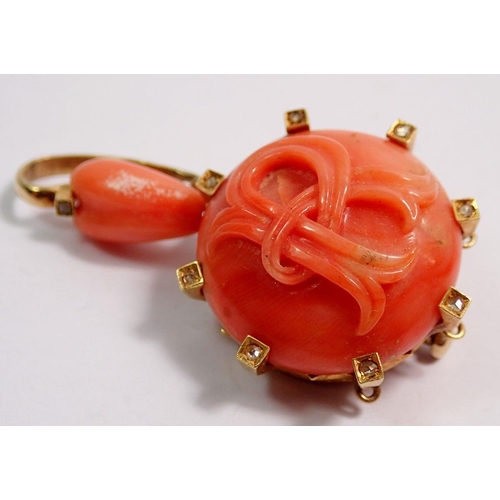 531 - A coral pendant engraved R in yellow metal mount, 4.5cm drop, plus a singe coral drop earring