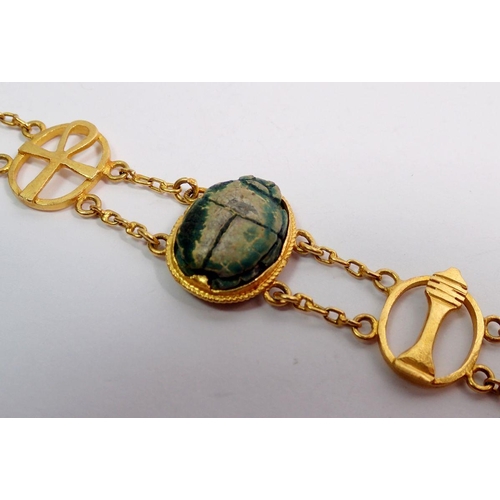 540 - An antique gold and scarab beetle bracelet with four decorative oval links and three scarabs, 19g - ... 