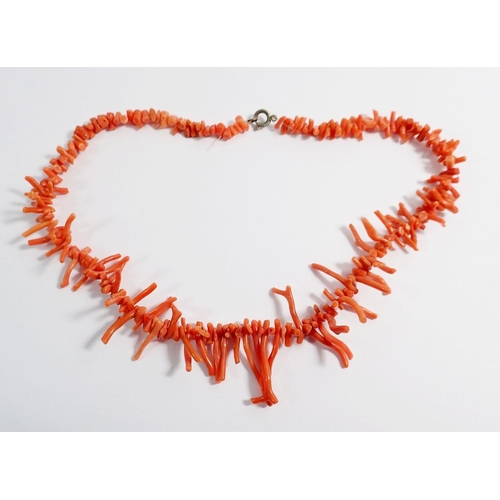 571 - A Victorian coral necklace, 37cm