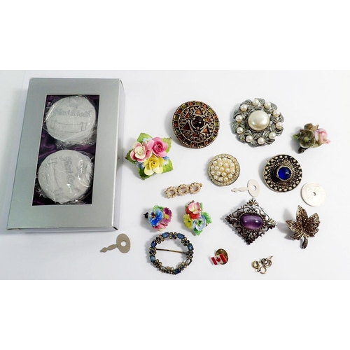 578 - Various costume brooches, christening set - boxed etc