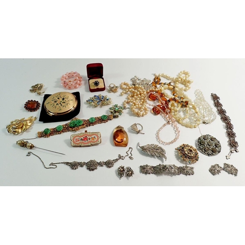 583 - A group of vintage costume jewellery including brooch, necklaces, compact etc.