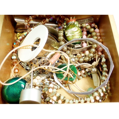 642 - a box of costume jewellery including two watches, rings etc.