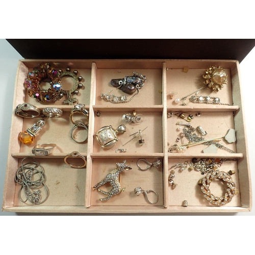 643 - A box of costume jewellery