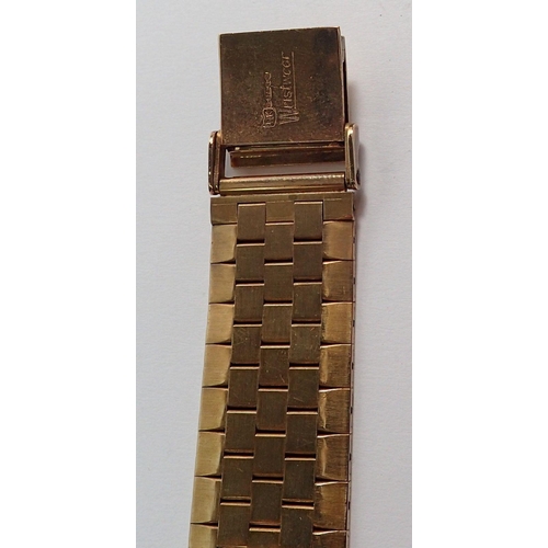 692 - A Girard Perregaux gentlemans 9 ct gold watch with champagne dial on a 9 carat gold brick link brace... 