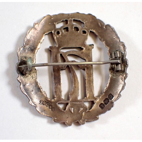 840 - A WWII Free Norweigian Forces silver cap badge, King Haakon VII 'H7' withing oak wreath, Birmingham ... 