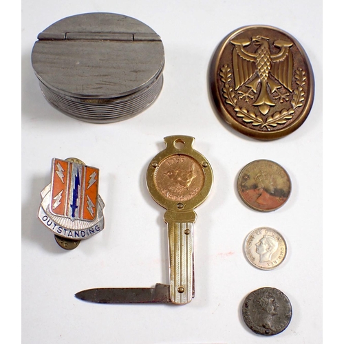 848 - A small group of collectables including a USA military badge, Farthing mounted pen knife etc.