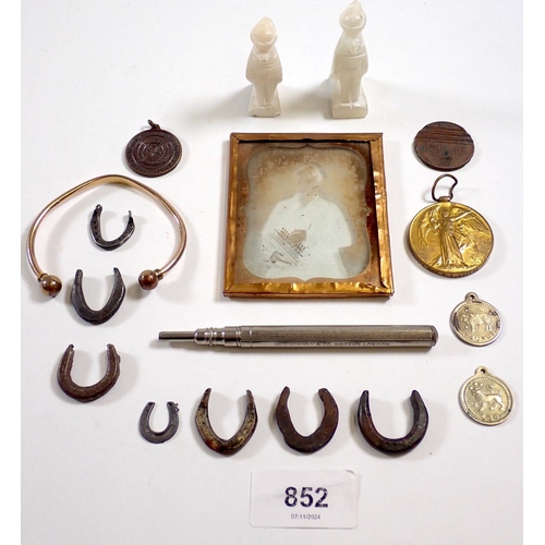 852 - A Victorian 'positive' daguerotype and various other small collectables including WWI Victory medal ... 