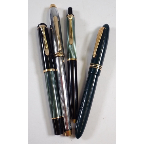 861 - A Pelikan matching fountain pen and ballpoint pen in black and green plus a Cross and a Bayard fount... 