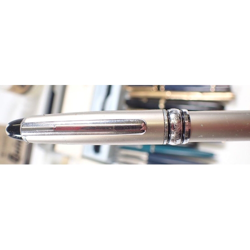 879 - A collection of various pens mainly Parker examples together with a Colibri Concorde plus a Parker Q... 