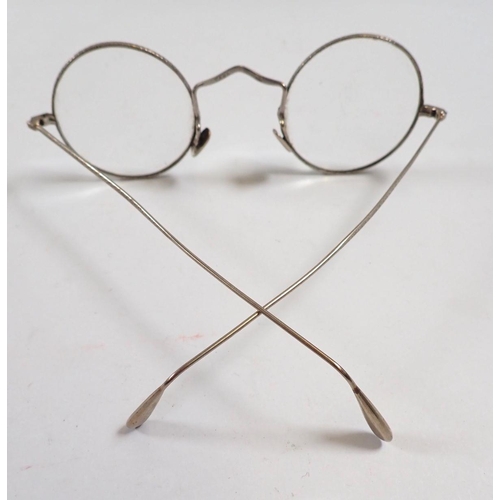 891 - A pair of 9 carat gold spectacles in a case