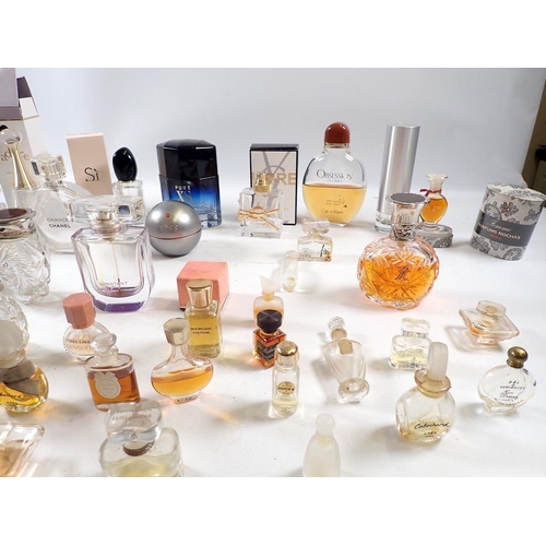 930 - A collection of vintage perfume bottles