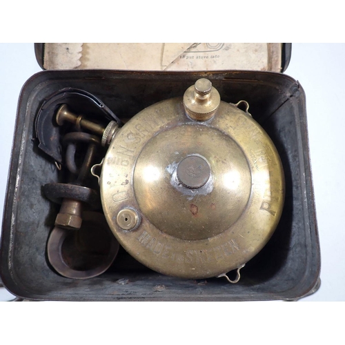 932 - A Primus stove, cased and an ammunition box '7.62 MM Ball LZAZ', 30cm wide