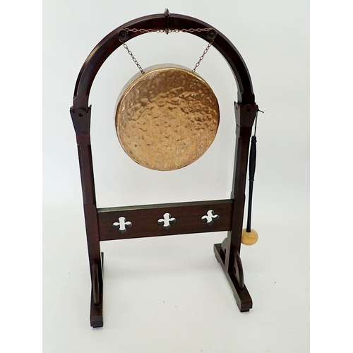 942 - A Victorian gothic mahogany framed dinner gong with quatrefoil pierced decoration, 95 x 54cm, diamet... 