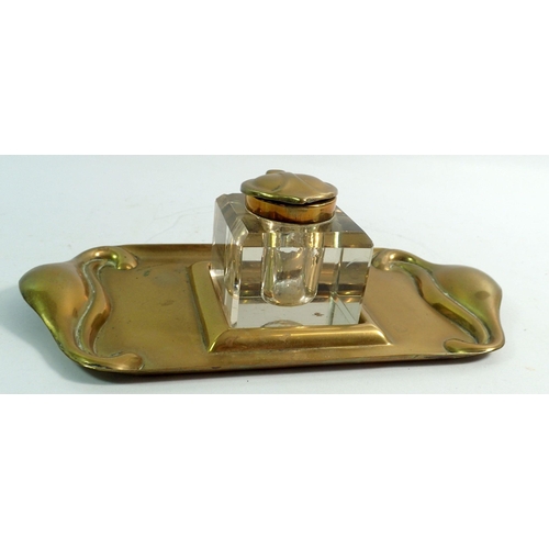 1107 - A brass Beldray Art Nouveau inkwell with glass inkwell, 22cm wide