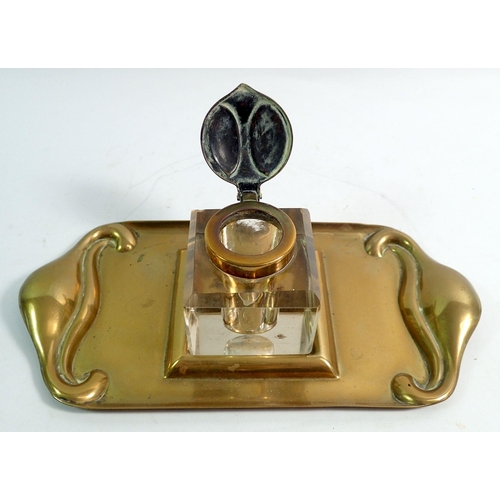 1107 - A brass Beldray Art Nouveau inkwell with glass inkwell, 22cm wide