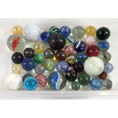 1221 - A box of vintage marbles