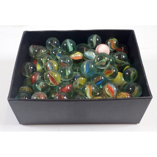 1222 - Various glass marbles