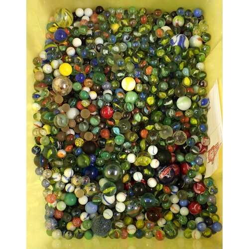 1223 - A very large quantity of old marbles in 46 x 36cm box, over 20kg in weight