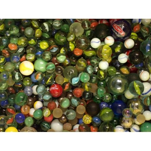 1223 - A very large quantity of old marbles in 46 x 36cm box, over 20kg in weight