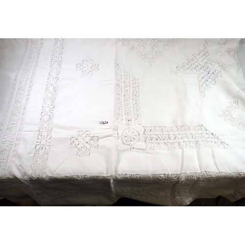 1242A - An Edwardian white cut crochet work bedspread or tablecloth