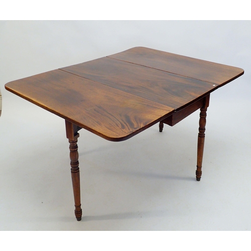 1387 - A Victorian mahogany dropleaf dining table on turned supports, 122.5 x 96cm