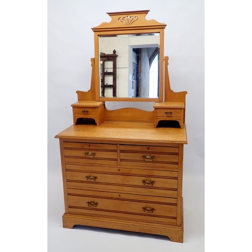 1412 - An Edwardian large satin walnut dressing table with swing mirror and trinket drawers over two short ... 