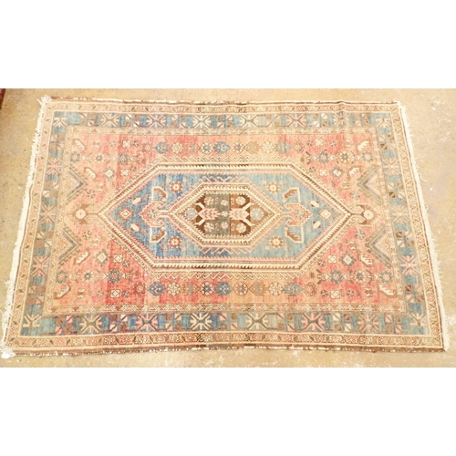 1422 - A Turkoman style rug with blue geometric design on a pink ground 201 x 134cm