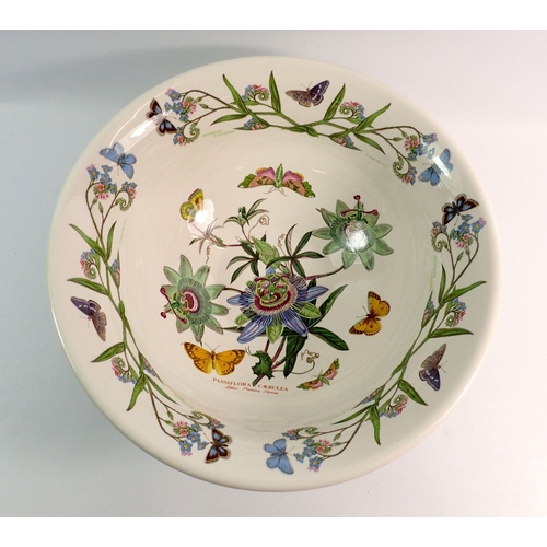 149 - A large Portmeirion Botanic Garden serving bowl, 33cm