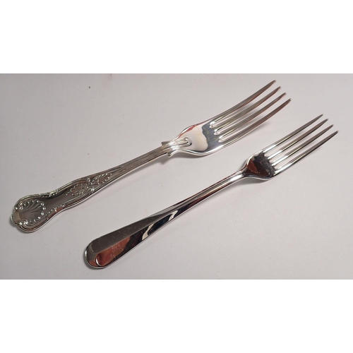 266 - A silver plated kings pattern cutlery set, boxed and another cutlery set