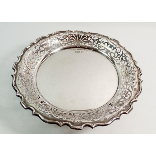 273 - An Edwardian silver circular tray with pierced border decoration on three feet by Walker & Hall Shef... 