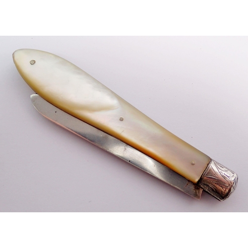 285 - A silver and mother of pearl folding fruit knife, Sheffield 1912, 8.5cm