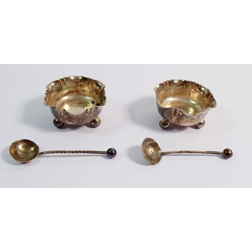 287 - A pair of small circular silver salts and spoons, Birmingham 1893, 28.5g