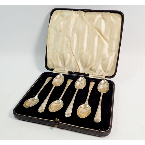 308 - A cased set of silver teaspoons, London 1939