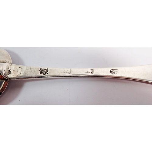 331 - An early 18th century rat tailed silver spoon, London, 20.5cm long