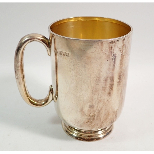 355 - A silver tankard, Chester 1907, Stokes and Ireland Ltd. 11cm tall, 196g