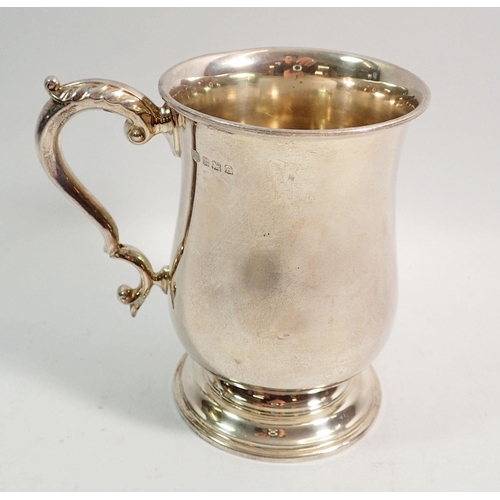 356 - A silver tankard, Birmingham 1930, Barker Brothers Silver Ltd., 13.5cm tall, 415g