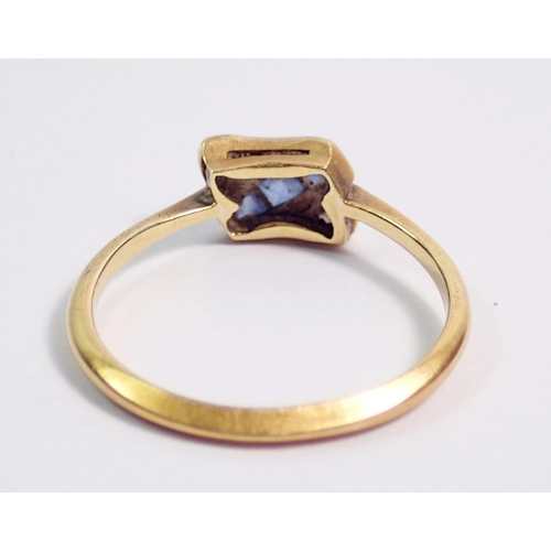 385 - An 18 carat gold and platinum Art Deco sapphire and diamond ring, size J, 1.6g